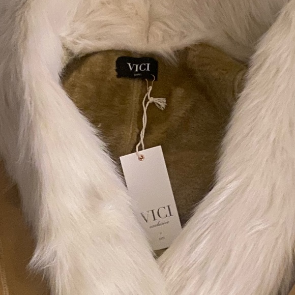 VICI   MAMMOTH POCKETED FAUX-FUR            LINED VEST - CAMEL - Picture 5 of 6